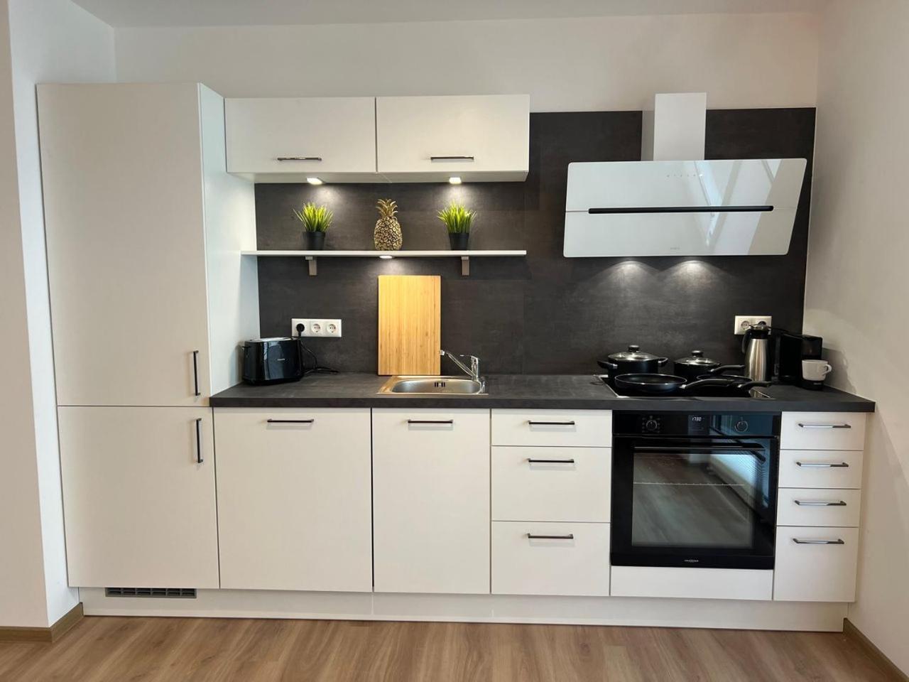 Tomsflat Braunschweig - 3 Rooms, Kitchen, Workspace, Highspeed Wifi, Washer & Dryer, Balcony Экстерьер фото